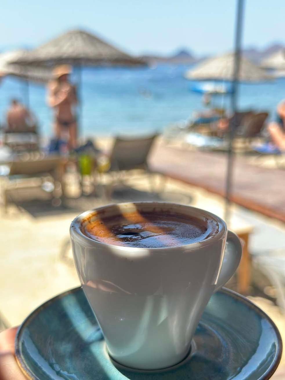 Ambrosia Hotel Beach & Spa Битез Екстериор снимка