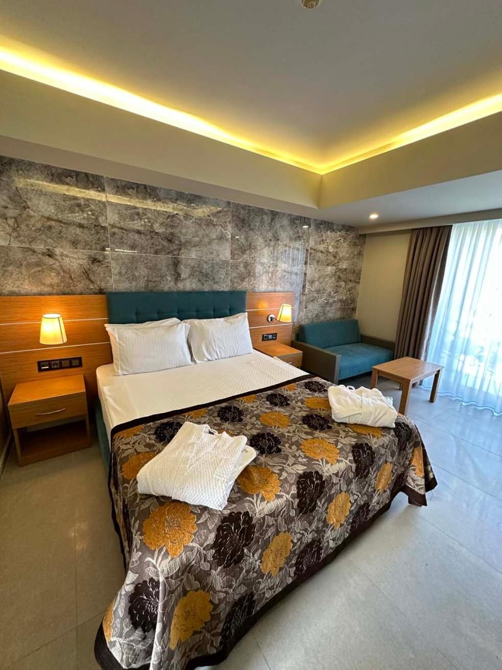 Ambrosia Hotel Beach & Spa Битез Екстериор снимка