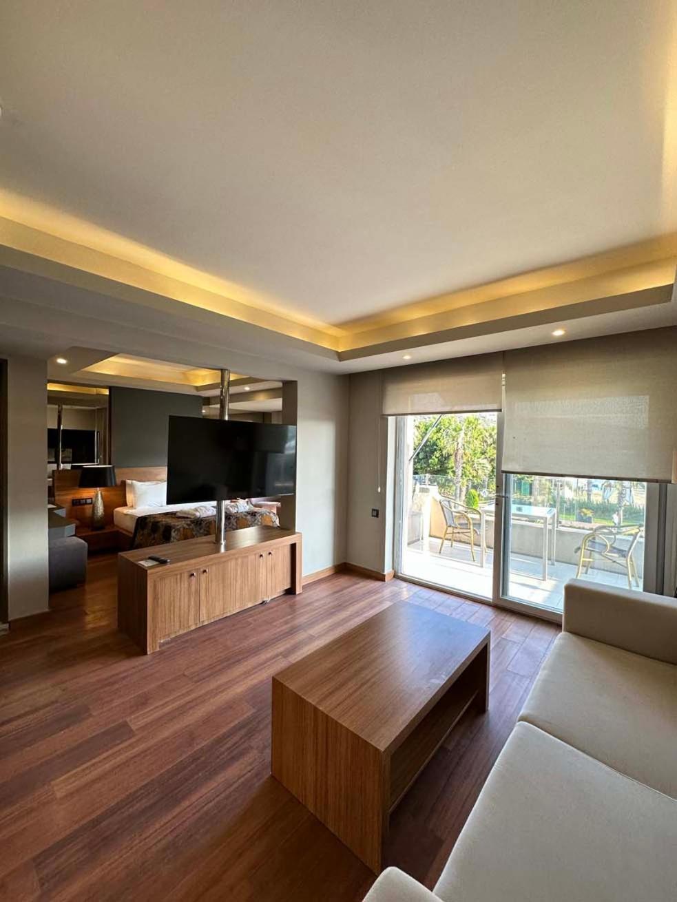 Ambrosia Hotel Beach & Spa Битез Екстериор снимка