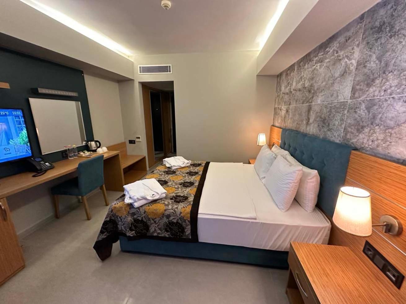 Ambrosia Hotel Beach & Spa Битез Екстериор снимка