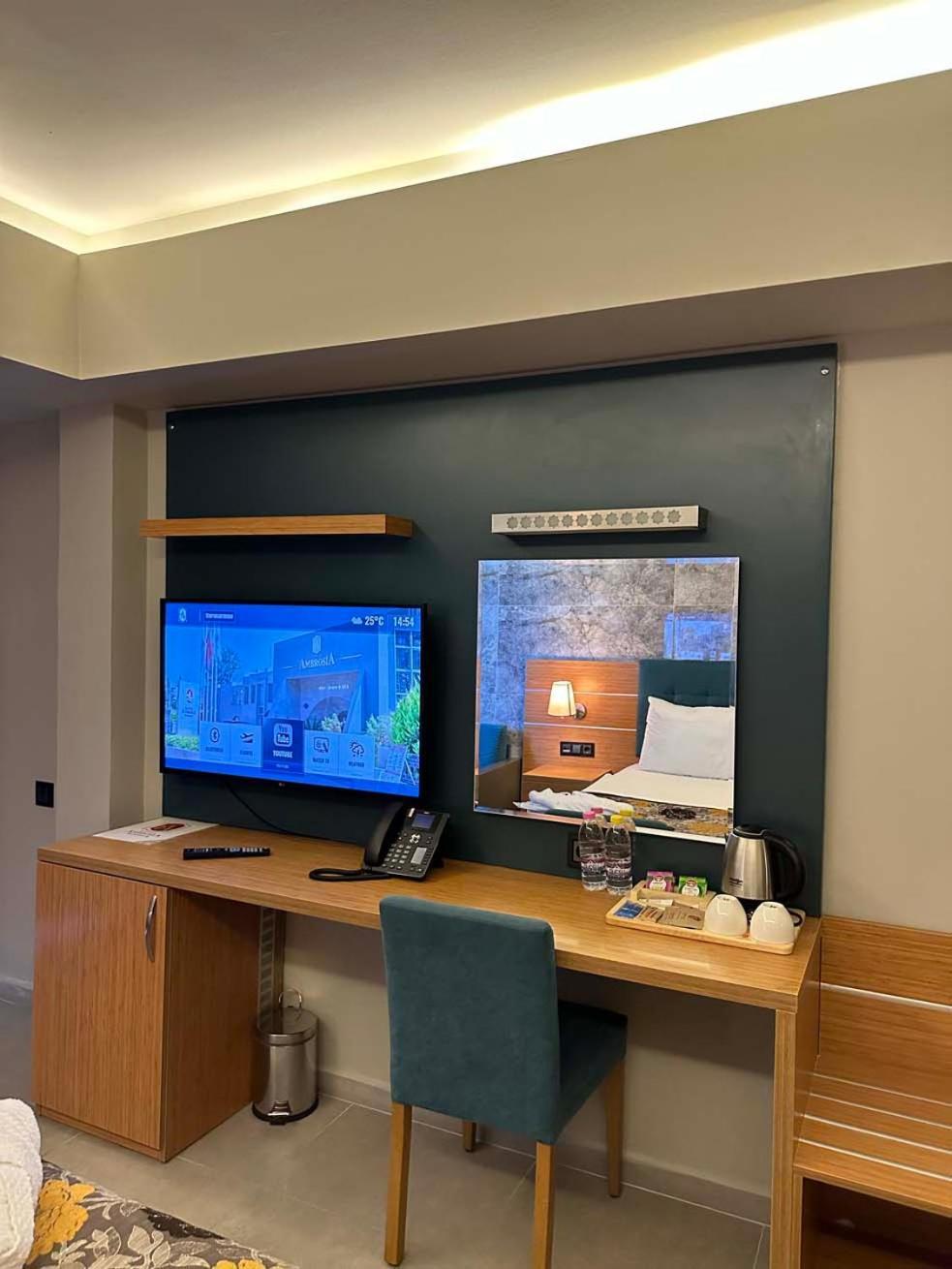 Ambrosia Hotel Beach & Spa Битез Екстериор снимка
