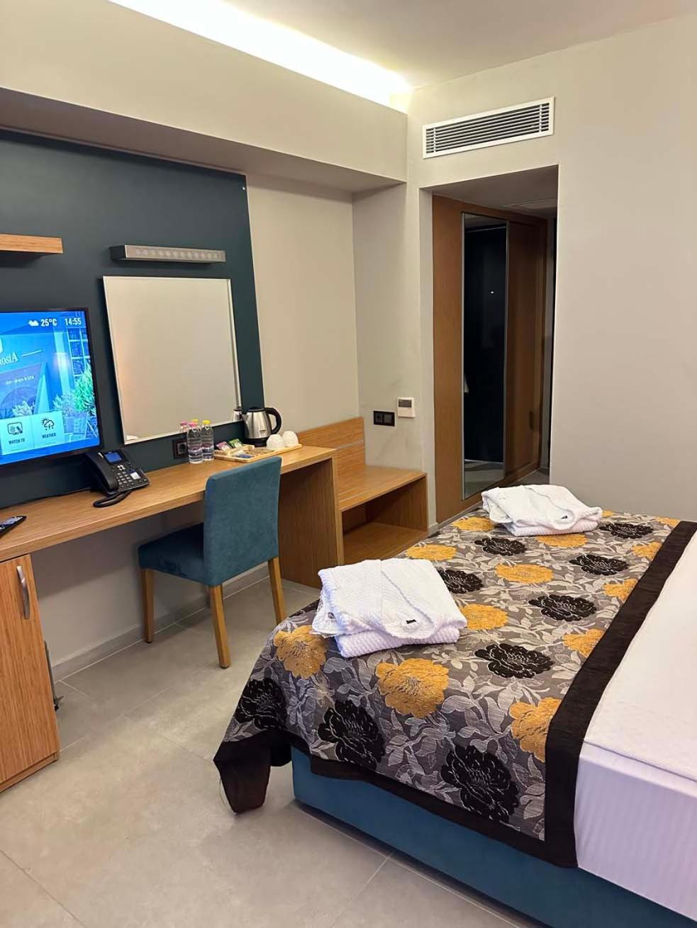 Ambrosia Hotel Beach & Spa Битез Екстериор снимка
