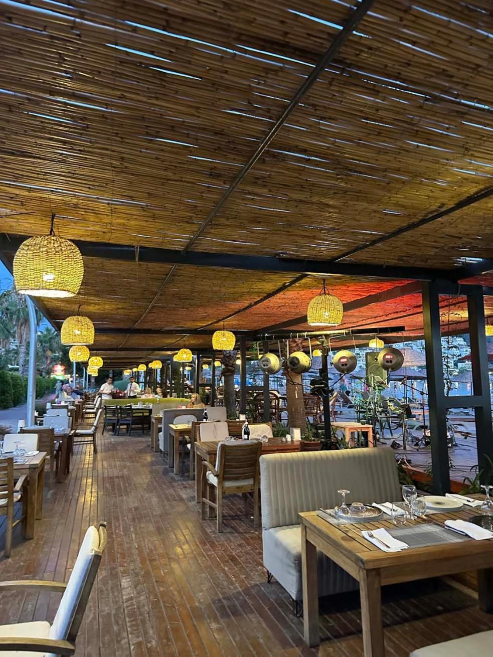 Ambrosia Hotel Beach & Spa Битез Екстериор снимка