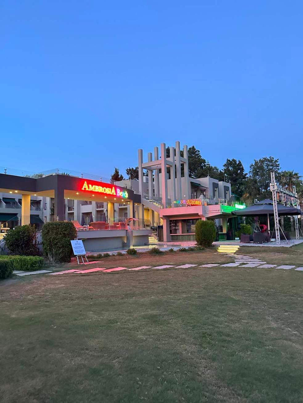 Ambrosia Hotel Beach & Spa Битез Екстериор снимка
