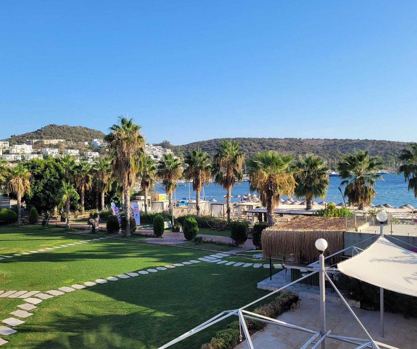 Ambrosia Hotel Beach & Spa Битез Екстериор снимка