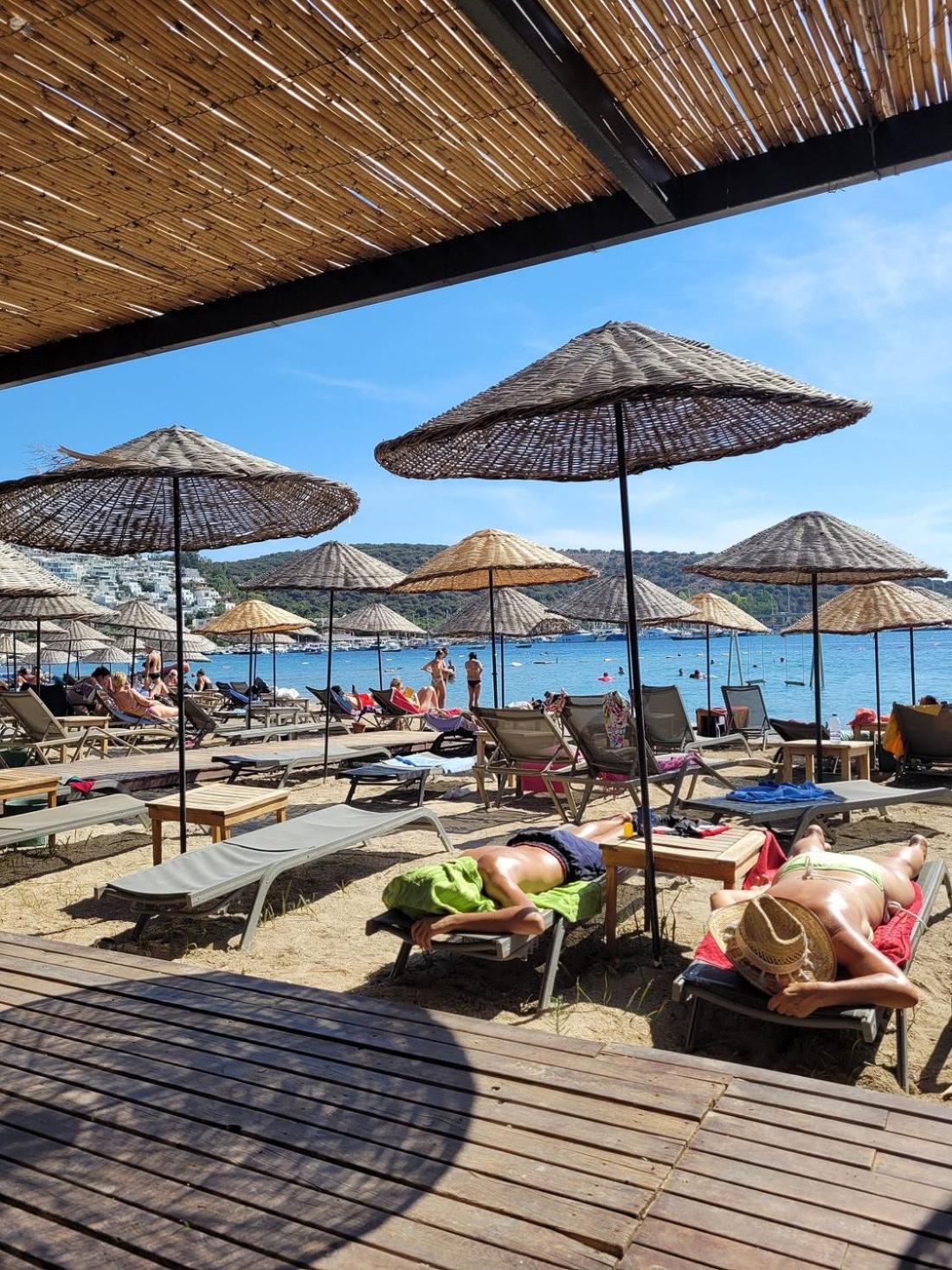 Ambrosia Hotel Beach & Spa Битез Екстериор снимка