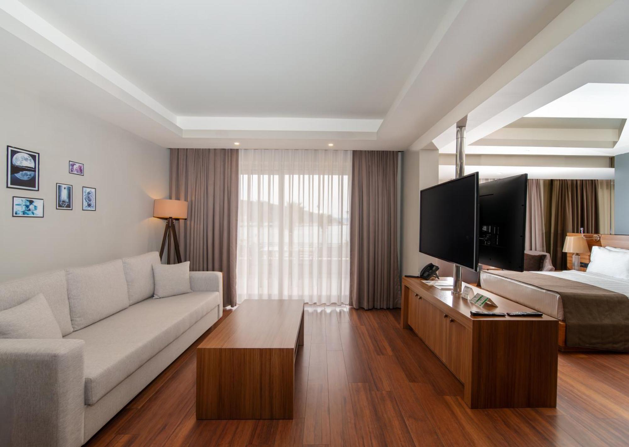 Ambrosia Hotel Beach & Spa Битез Екстериор снимка